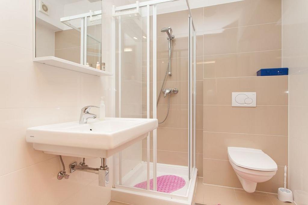 Kuvi Apartments روفينج الغرفة الصورة